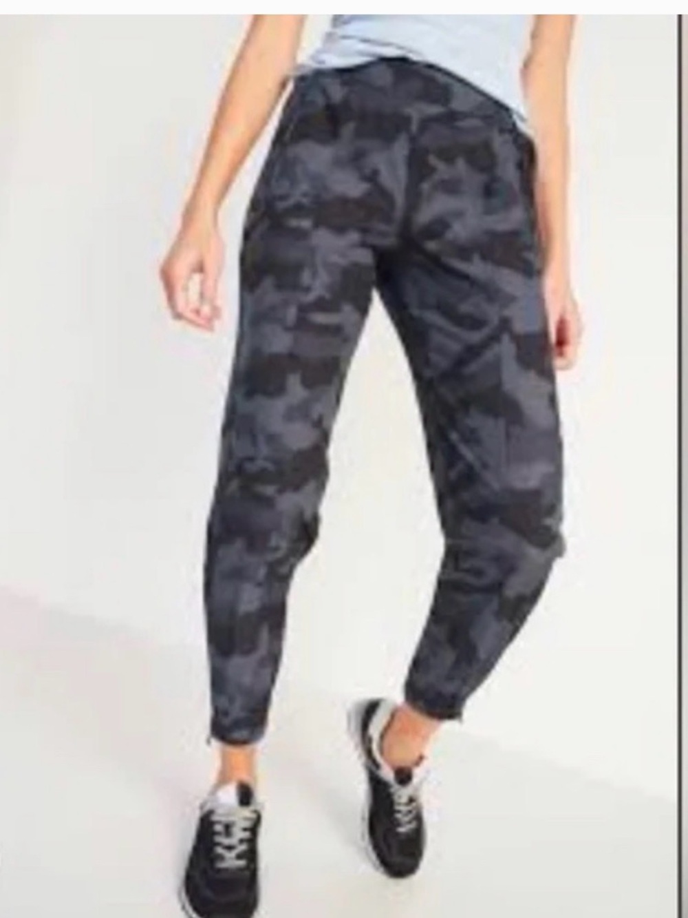 Old Navy Women’s Charcoal Black Camo Jogger Pants